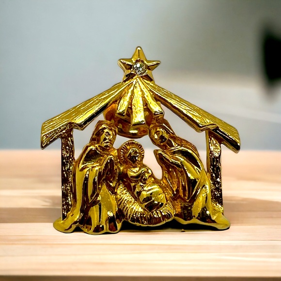 Vintage GOLD-TONE NATIVITY MANGER SCENE WITH RHINESTONE STAR PIN- CHRISTMAS - Picture 1 of 7